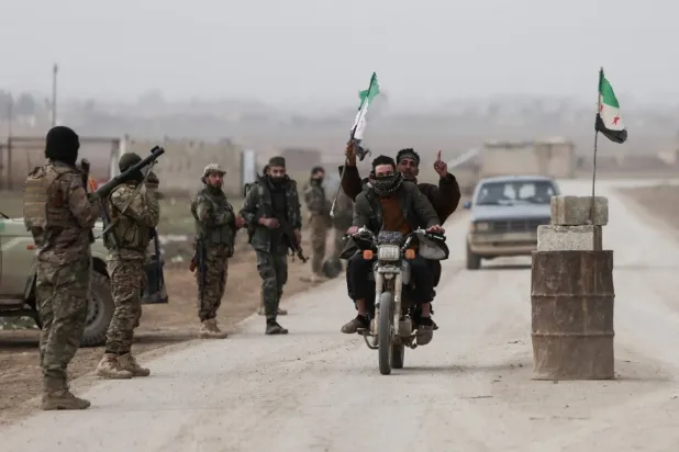 Suriye güvenlik güçlerine bağlı unsurlar dün Haseke kentine girdi (Reuters)