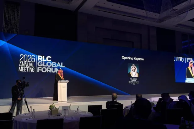 نائب وزير الاقتصاد والتخطيط السعودي المهندس عمار نقادي يتحدث في افتتاح المنتدى (الشرق الأوسط)