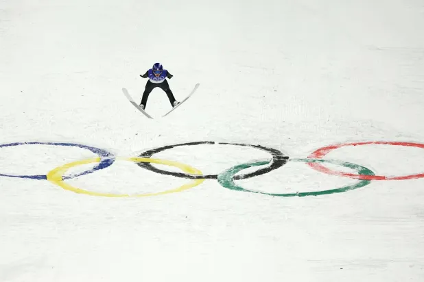 ستشهد دورة الألعاب الأولمبية الشتوية في ميلانو-كورتينا مشاركة 306 متزلجين (رويترز)