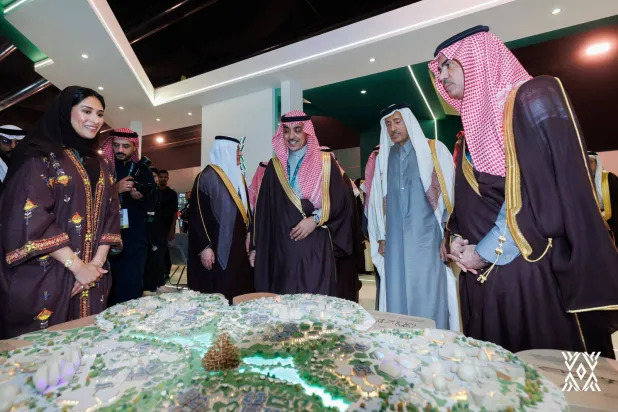 وزير الإعلام سلمان الدوسري يزور جناح «إكسبو 2030» في المنتدى السعودي للإعلام (الشرق الأوسط)