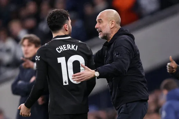 ريان شرقي تعرّض لإصابة خلال مواجهة توتنهام (رويترز)