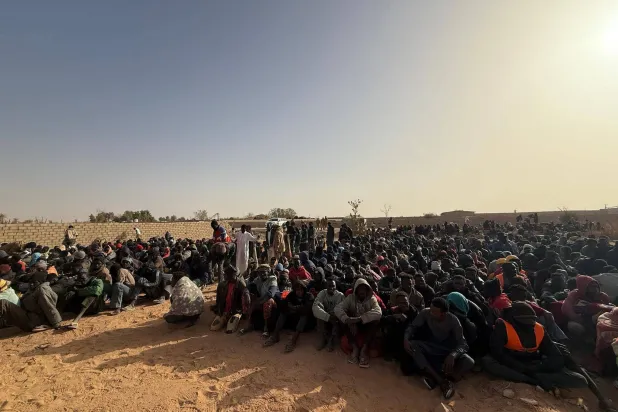  مهاجرون بعد توقيفهم في سبها الليبية 3 فبراير (مديرية أمن سبها)