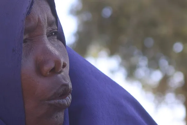 مدينة آدم خميس عاشت الأهوال في حرب الفاشر قبل لجوئها إلى تشاد (رويترز)