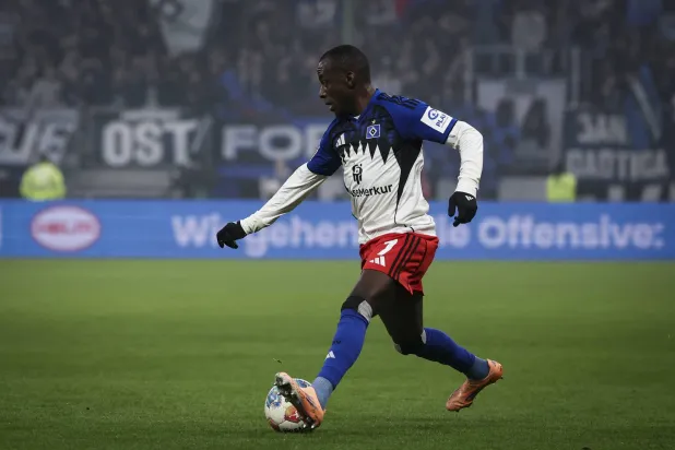 جان لوك دومبي جناح نادي هامبورغ (د.ب.أ)