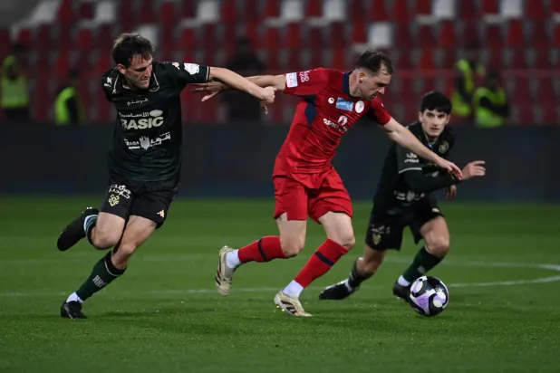 كانت المواجهة شحيحة بالفرص (تصوير: علي خمج) 