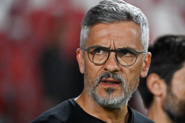 أرماندو إيفانغيليستا مدرب فريق ضمك (تصوير: علي خمج)