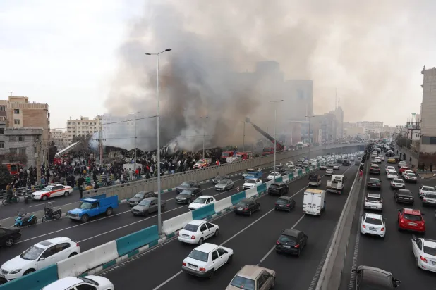  حريق هائل اندلع الثلاثاء في سوق في غرب طهران، من دون أن تتضح أسبابه (إ.ب.أ)