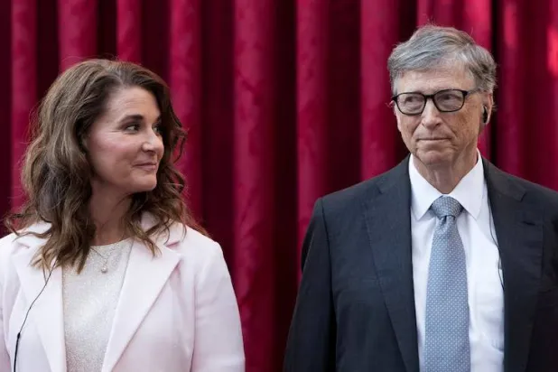 المليارديرة والفاعلة الخيرية ميليندا فرينش غيتس مع زوجها السابق بيل غيتس (أرشيفية - أ.ف.ب)