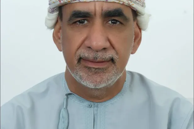 الكاتب العُماني محمود الرحبي الفائز بجائزة «الملتقى للقصة القصيرة» في الكويت بالدورة الثامنة (الشرق الأوسط)