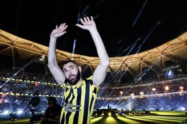 عندما وصل كريم بنزيمة إلى جدة تحوّل التقديم إلى حدث دولي (نادي الاتحاد) 