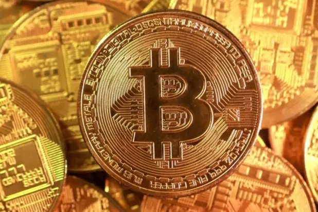 FILE PHOTO: Representation of Bitcoin cryptocurrency in this illustration taken September 10, 2025. REUTERS/Dado Ruvic/Illustration/File Photo
