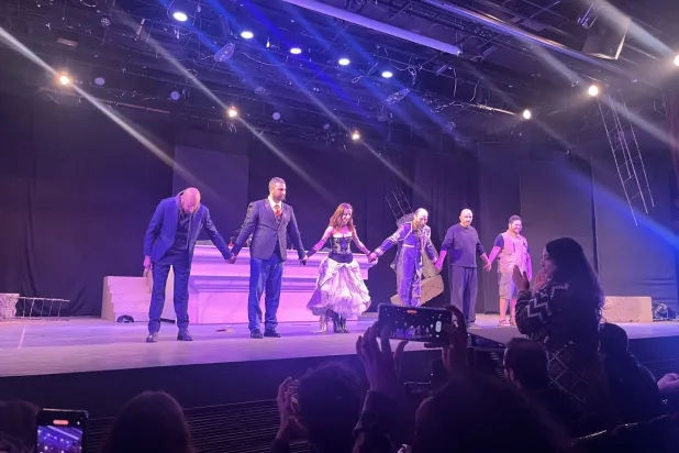 فريق العمل وتحية الختام (الشرق الأوسط)