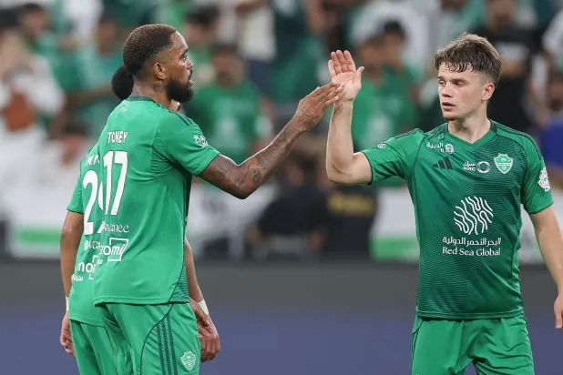 إيفان توني يحتفل بهدفه في شباك الحزم (تصوير: عدنان مهدلي) 