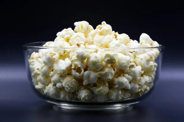 الألياف الغذائية الموجودة في الفشار تُبطئ عملية الهضم (بيكسلز)