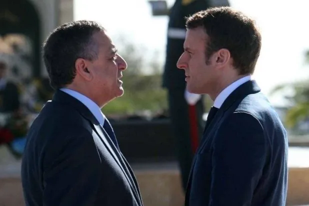 وزير الصناعة الجزائري سابقاً مع الرئيس الفرنسي عام 2017 (حسابات مبلغين عن الفساد)