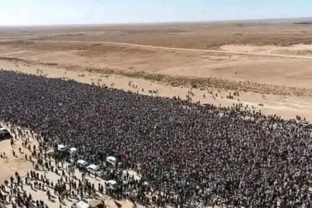 آلاف الليبيين في وداع سيف القذافي بمدينة بني وليد (صفحات تابعة لسيف القذافي)