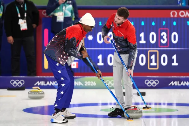  06 February 2026, Italy, Cortina: American rapper Snoop Dogg (L) plays with USA's Daniel Casper at the Cortina Curling Olympic Stadium, during the 2026 Winter Olympic Games. (dpa)
