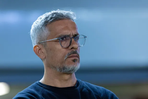 أرماندو إيفانغيليستا مدرب «ضمك» (تصوير: عيسى الدبيسي)