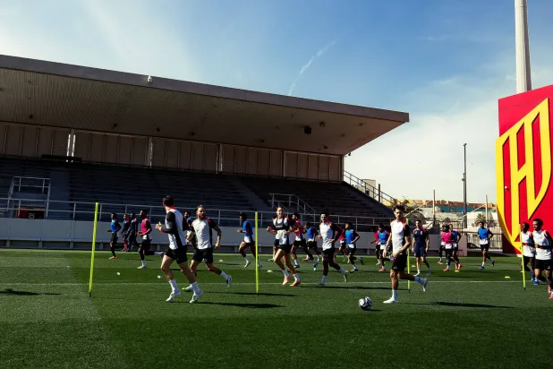 القادسية أصبح على بُعد خطوات قليلة من فرق المقدمة (نادي القادسية) 