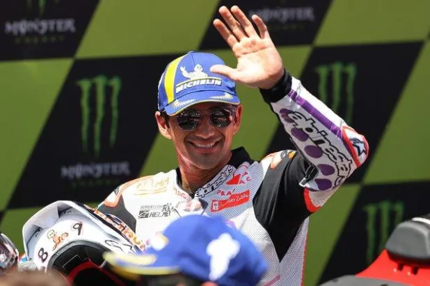 خورخي مارتن بطل العالم السابق في سباقات الدراجات النارية (رويترز)