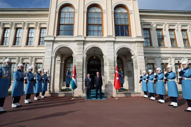 الرئيس التركي رجب طيب إردوغان خلال استقبال العاهل الأردني الملك عبد الله الثاني في إسطنبول السبت (الرئاسة التركية)