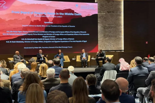 عبد العاطي خلال مشاركته في حلقة نقاشية بـ«منتدى بليد الاستراتيجي» بالعاصمة السلوفينية ليوبليانا (الخارجية المصرية)