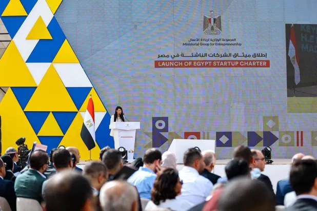 وزيرة التخطيط المصرية رانيا المشاط خلال الإعلان عن مبادرة تمويلية للشركات الناشئة (مجلس الوزراء)