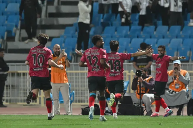 احتفالية الخلود بهدف اللقاء الوحيد الذي سجَّله عبد العزيز العليوة (تصوير: عبد الرحمن السالم)