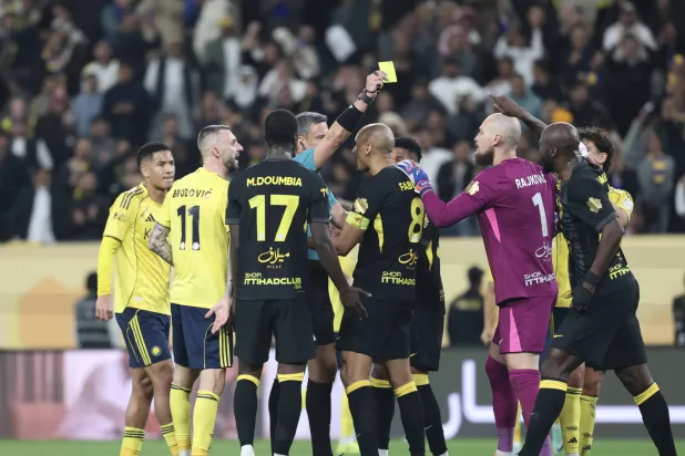 الجولة الـ21 شهدت غياباً تاماً للبطاقات الحمراء في حدث يحضر لأول مرة هذا الموسم (تصوير: عبد العزيز النومان)