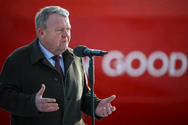 وزير الخارجية الدنماركي لارس لوكه راسموسن يتحدث خلال مؤتمر صحافي في غرينلاند (رويترز)