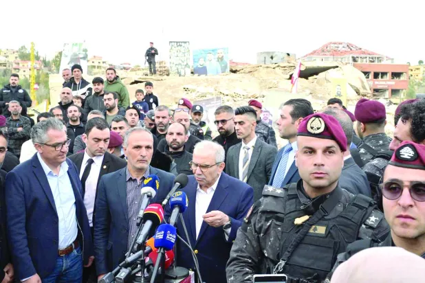 رئيس حكومة لبنان نواف سلام متحدثا في عيتا الشعب خلال زيارة تاريخية له إلى الجنوب (الشرق الأوسط)