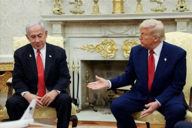 الرئيس الأميركي دونالد ترمب مع رئيس الوزراء الإسرائيلي بنيامين نتنياهو (رويترز)