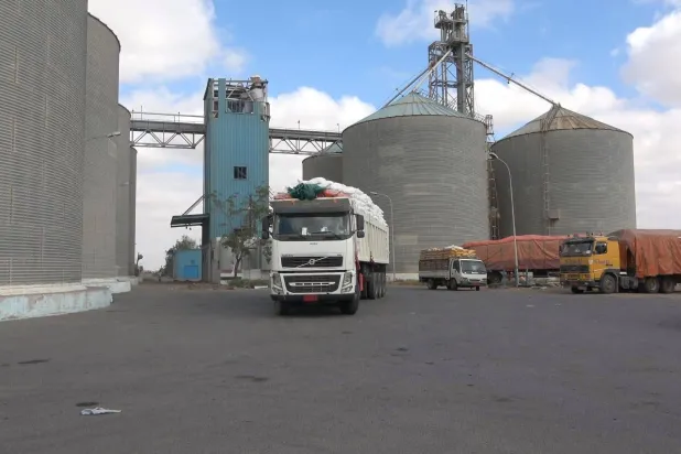 أسعار الغذاء انخفضت بنسبة 20 % في مناطق سيطرة الحكومة اليمنية (إعلام محلي)
