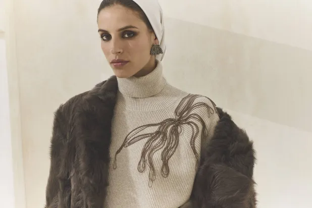 اعتمدت «برونيلو كوتشينيللي» على أسلوب الطبقات للحصول على مظهر في غاية الأناقة (برونيلو كوتشينيللي)