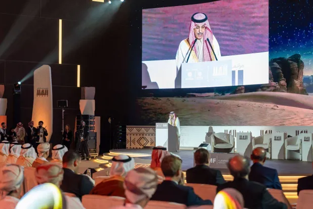 وزير المالية يتحدث للحضور في الكلمة الافتتاحية لمؤتمر العلا لاقتصادات الأسواق الناشئة (الشرق الأوسط)