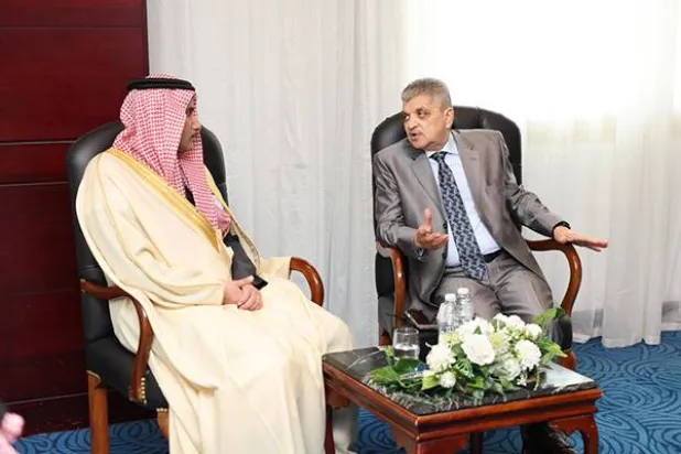 رئيس هيئة قناة السويس خلال استقباله سليمان المزروع رئيس «الهيئة العامة للموانئ السعودية» (قناة السويس)