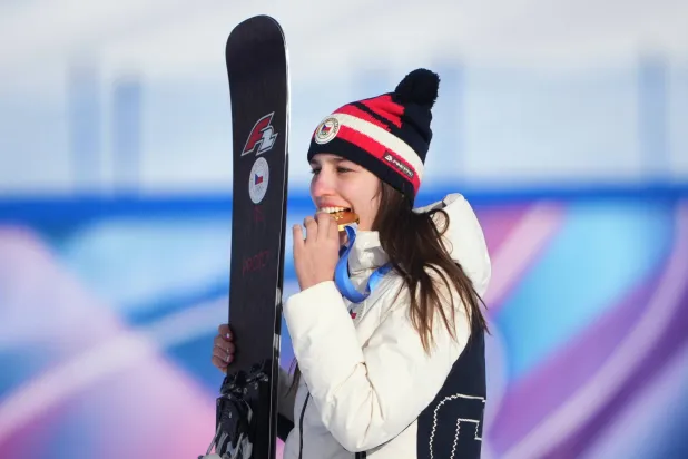 المتزلجة الشابة زوزانا ماديروفا (أ.ب)