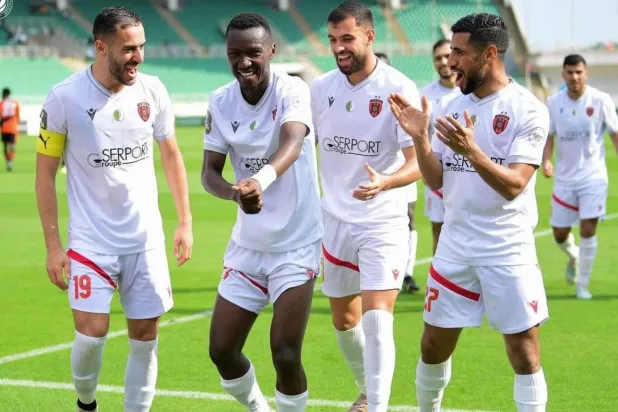 اتحاد الجزائر يحتفل بفوزه في كوت ديفوار (نادي اتحاد الجزائر) 