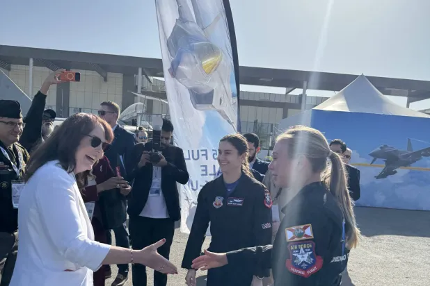 Alison Dilworth, Charge d’Affaires ad interim to Saudi Arabia, shakes hands with a participant from the United States at the exhibition (Asharq Al-Awsat)