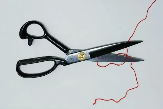 موضة قطع التواصل مع الأهل منتشرة في أوساط الجيل زد (بكسلز)