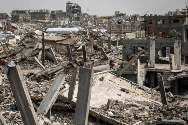 Gazze Şeridi’nin kuzeyindeki Cibaliye Mülteci Kampı’nda yıkılan binalar (AFP)