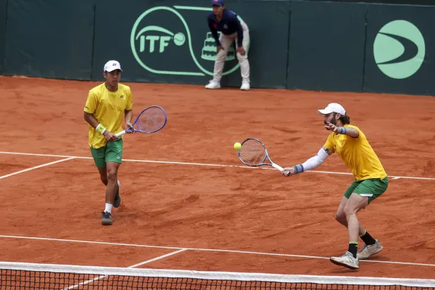 أستراليا تتلقى هزيمة مذلة أمام الإكوادور في تصفيات كأس ديفيز (إ.ب.أ)