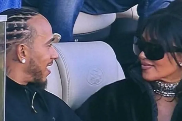 جاء هذا الظهور العلني الأول للثنائي خلال نهائي «سوبر بول» (موتور سبورت)