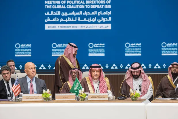 نائب وزير الخارجية السعودي والمبعوث الأميركي إلى سوريا لدى ترؤسهما الاجتماع الذي عُقد في الرياض (واس)