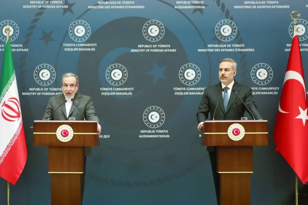 Fidan ve Arakçi, İstanbul'da düzenlenen basın toplantısında (Arşiv-Reuters)