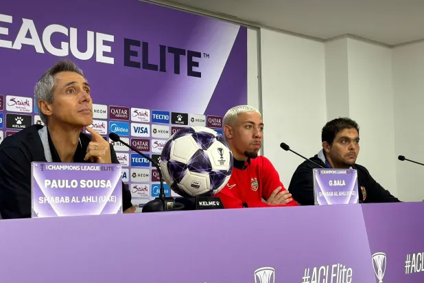 البرتغالي باولو سوزا مدرب فريق شباب الأهلي الإماراتي (الشرق الأوسط) 