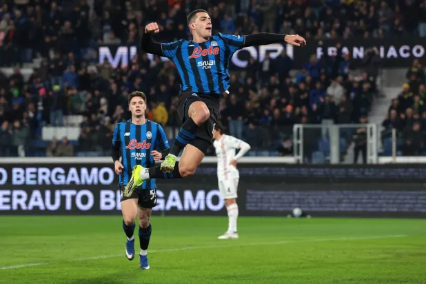 المونتينيغري نيكولا كرستوفيتش يحتفل بهدف أتالانتا الأول (د.ب.أ) 