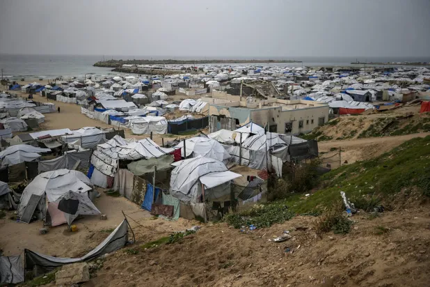 Makeshift tents of displaced Palestinian families next to the beach in Gaza City, Gaza Strip, 09 February 2026. (EPA)
