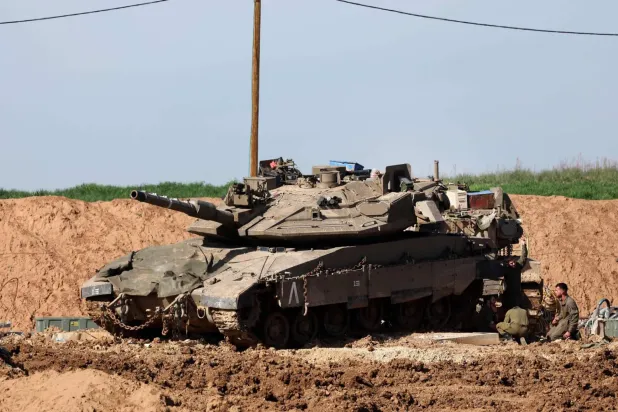 Gazze Şeridi sınırındaki bir İsrail tankı (AFP)