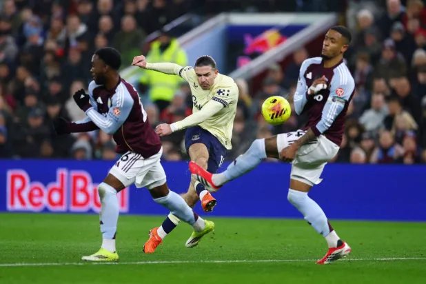  Football - Premier League - Aston Villa v Everton - Villa Park, Birmingham, Britain - January 18, 2026 Everton's Jack Grealish shoots at goal as Aston Villa's Lamare Bogarde and Ezri Konsa react. (Action Images via Reuters)